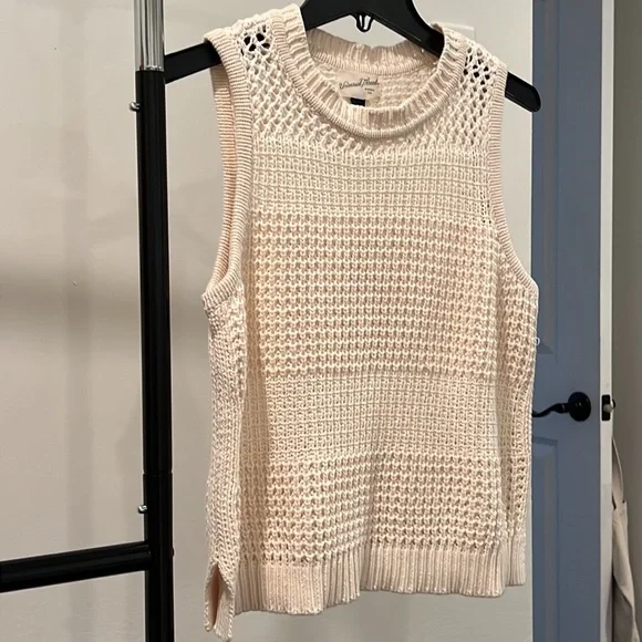 Openwork Sweater Tank Top - Picture 3 of 3